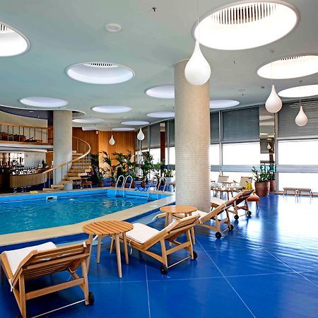 Grand Hotel Bucarest Facilidades foto The swimming pool at the hotel