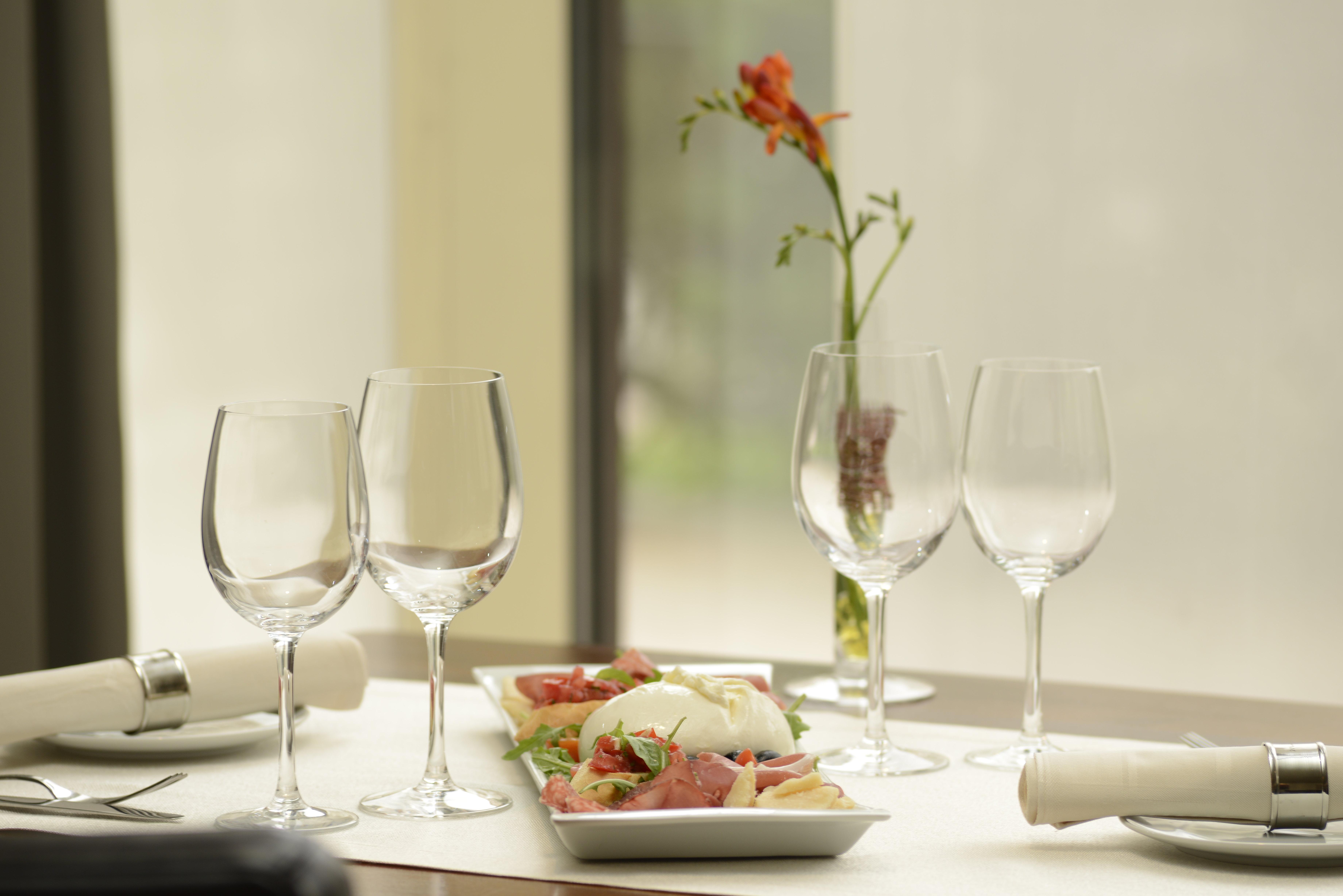 Grand Hotel Bucarest Exterior foto Wine glasses