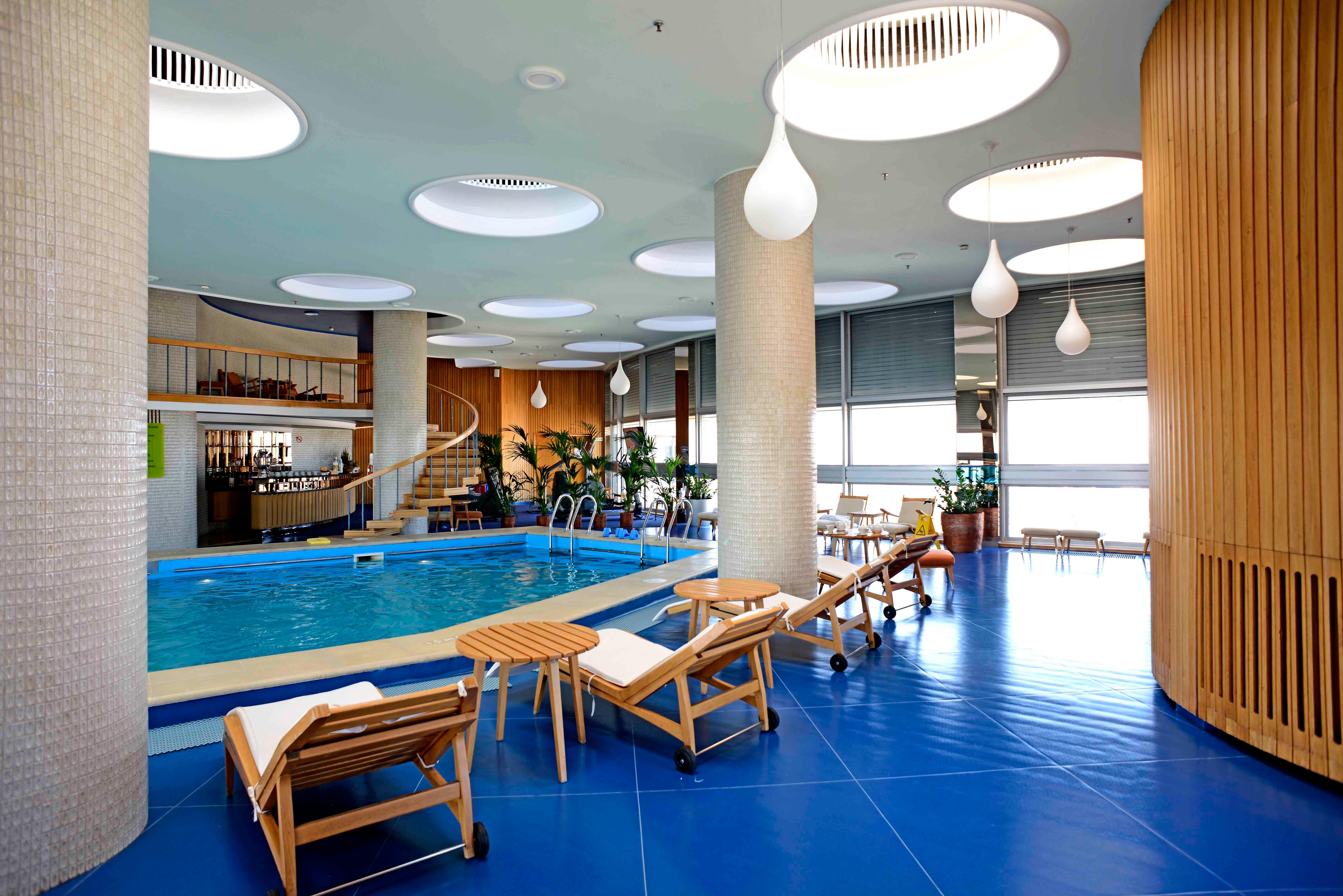 Grand Hotel Bucarest Facilidades foto The swimming pool at the hotel