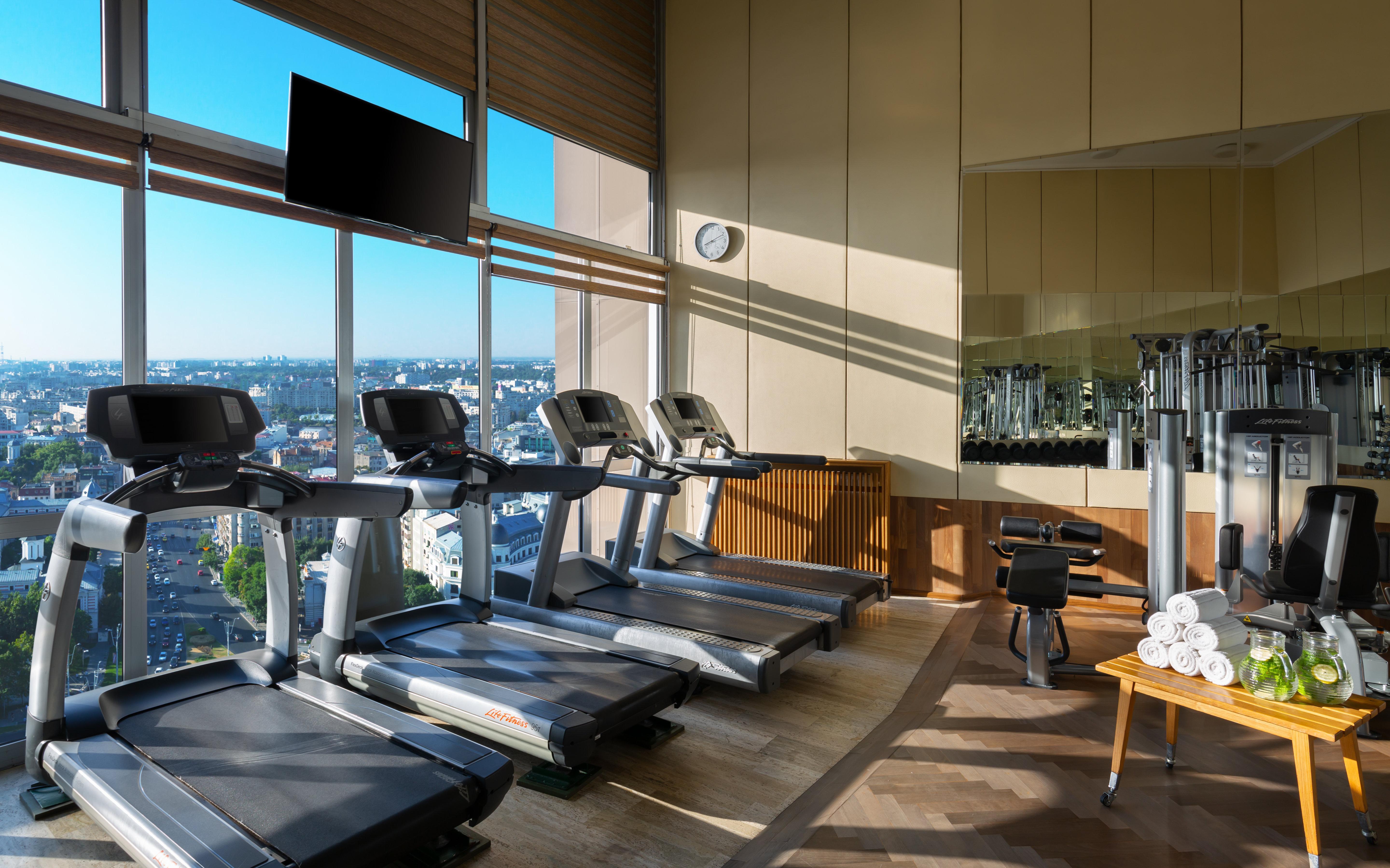 Grand Hotel Bucarest Exterior foto The gym at The Standard, Hollywood
