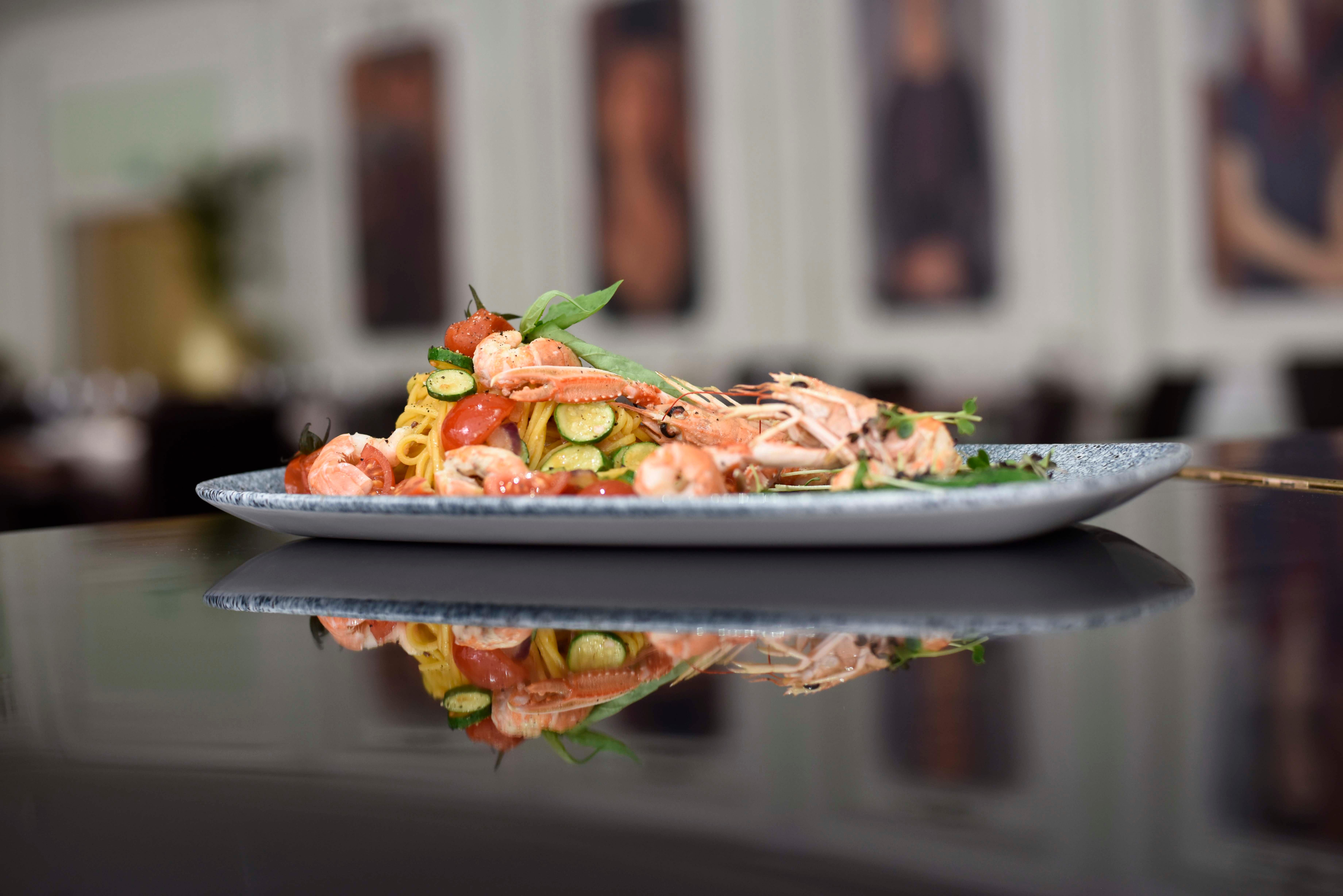 Grand Hotel Bucarest Exterior foto A prawn and pasta dish