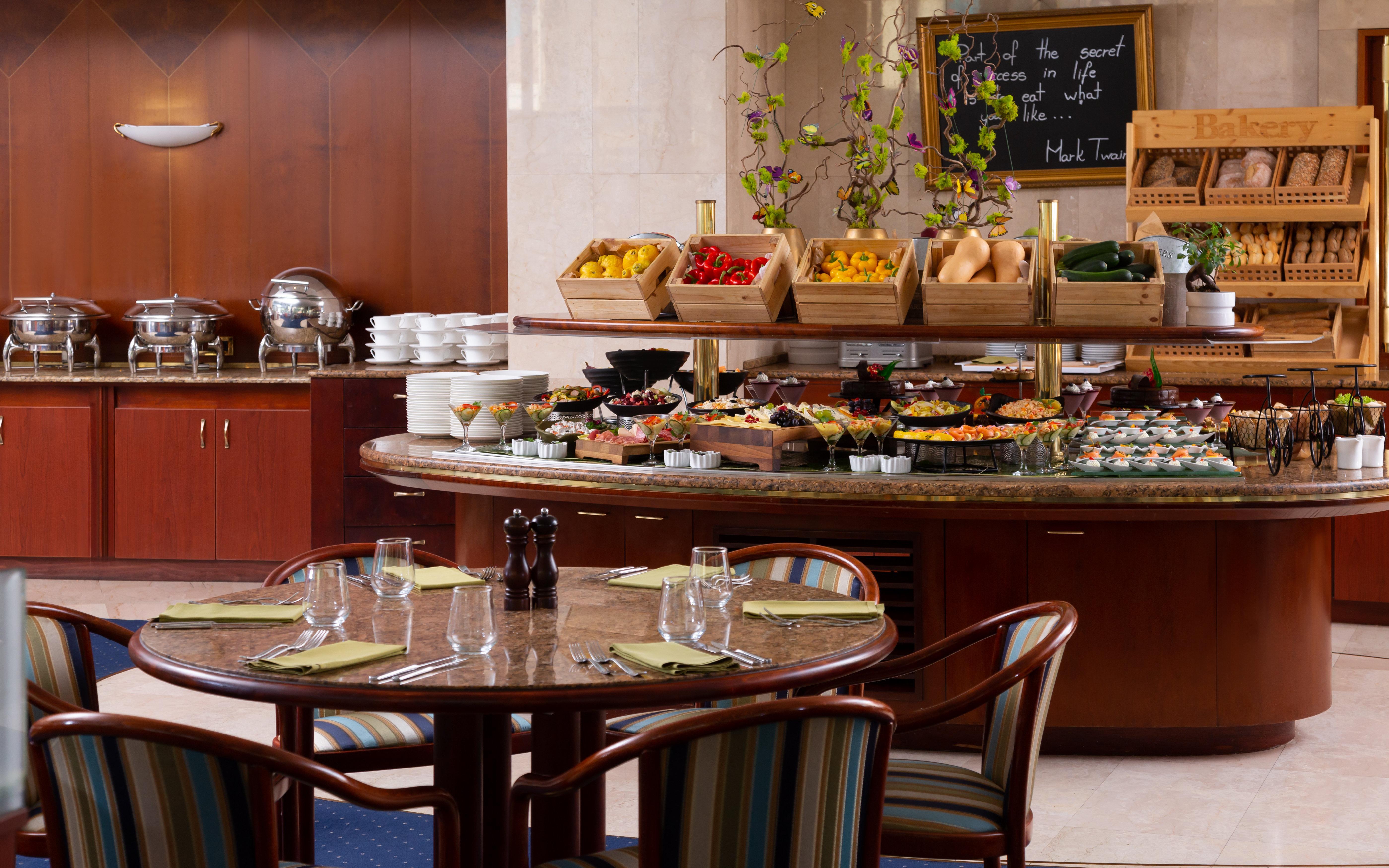 Grand Hotel Bucarest Exterior foto A buffet at a hotel