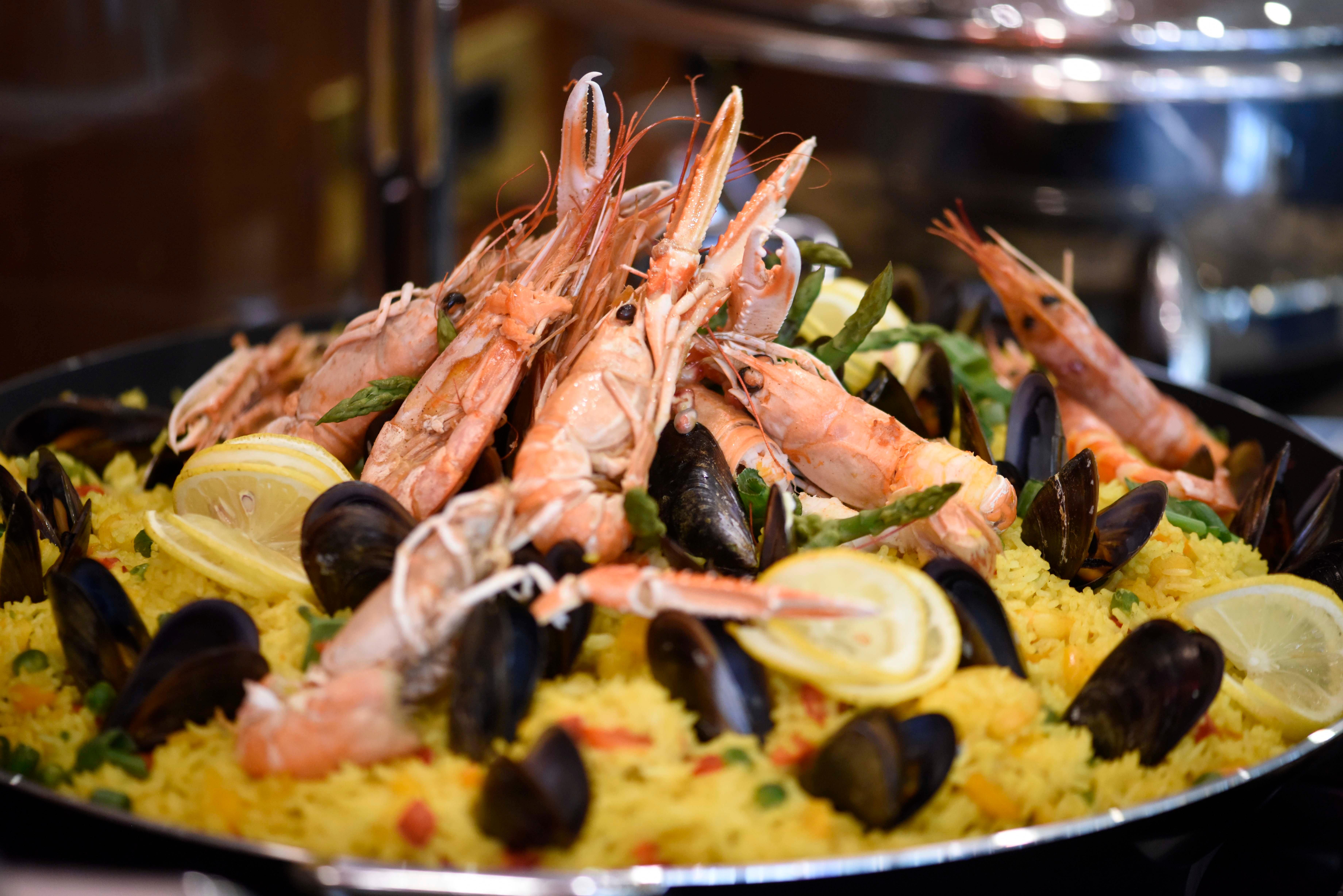 Grand Hotel Bucarest Exterior foto Seafood paella